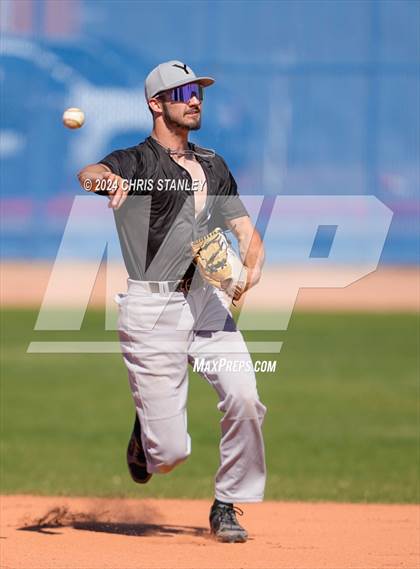 Thumbnail 3 in Youngker vs. Yuma Catholic photogallery.