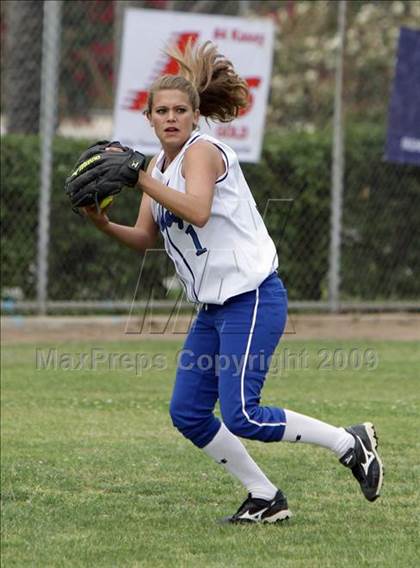 Thumbnail 2 in Crescenta Valley @ Burbank photogallery.