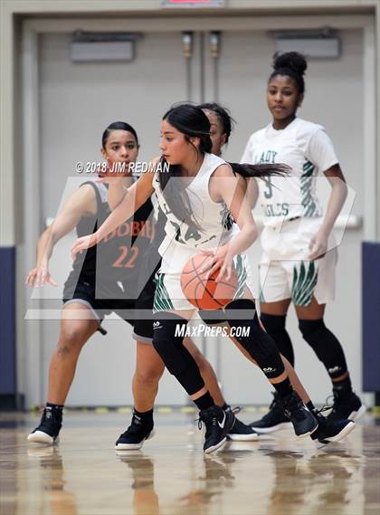 Thumbnail 2 in Dobie vs. Pasadena (McDonald's Texas Invitational) photogallery.