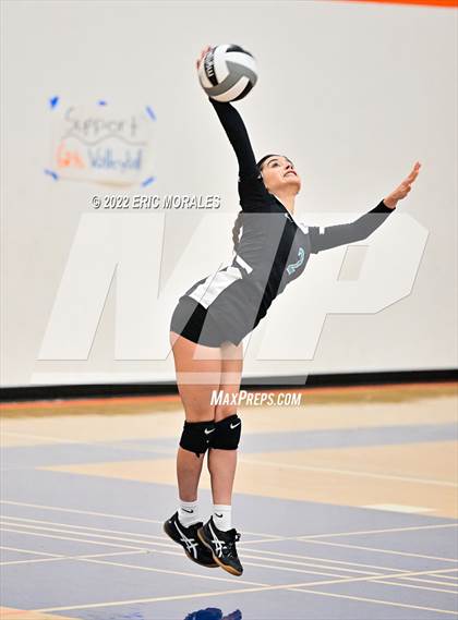 Thumbnail 3 in Clairemont vs Del Lago Academy (CIFSDS D4 2nd Round) photogallery.