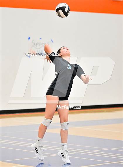 Thumbnail 3 in Clairemont vs Del Lago Academy (CIFSDS D4 2nd Round) photogallery.