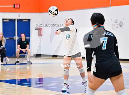 Thumbnail 1 in Clairemont vs Del Lago Academy (CIFSDS D4 2nd Round) photogallery.