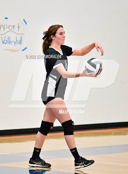 Thumbnail 3 in Clairemont vs Del Lago Academy (CIFSDS D4 2nd Round) photogallery.