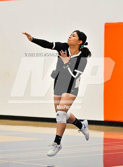Thumbnail 3 in Clairemont vs Del Lago Academy (CIFSDS D4 2nd Round) photogallery.