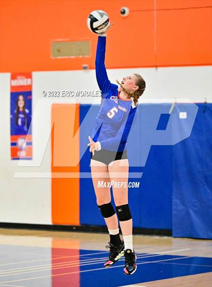 Thumbnail 2 in Clairemont vs Del Lago Academy (CIFSDS D4 2nd Round) photogallery.