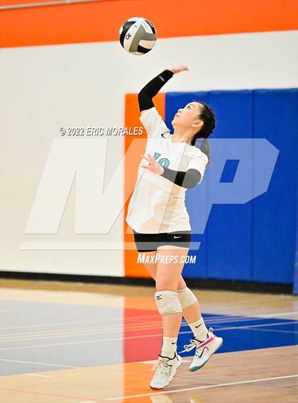 Thumbnail 2 in Clairemont vs Del Lago Academy (CIFSDS D4 2nd Round) photogallery.
