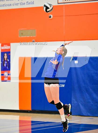 Thumbnail 3 in Clairemont vs Del Lago Academy (CIFSDS D4 2nd Round) photogallery.