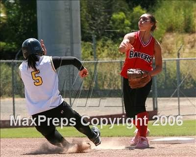 Thumbnail 3 in Watsonville vs San Benito (D1 Section Final) photogallery.