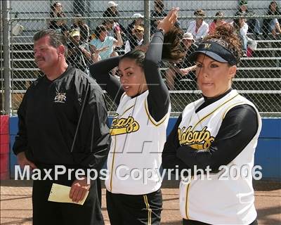 Thumbnail 3 in Watsonville vs San Benito (D1 Section Final) photogallery.