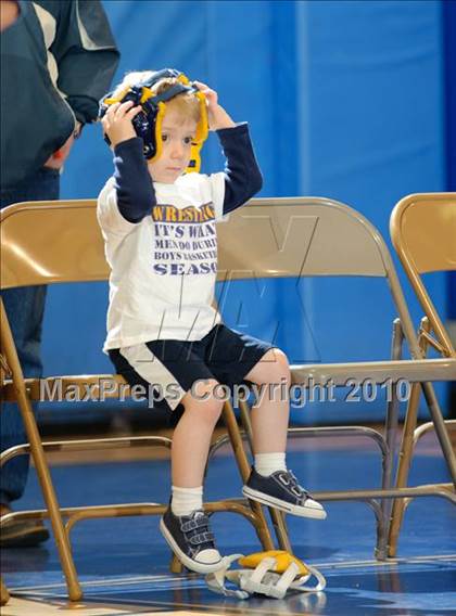 Thumbnail 2 in Quad Meet:  Hoopa/Arcata/Ferndale @ Del Norte photogallery.