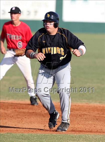Thumbnail 3 in Bishop Verot vs. Dunnellon (Sarasota Classic) photogallery.