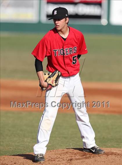 Thumbnail 3 in Bishop Verot vs. Dunnellon (Sarasota Classic) photogallery.