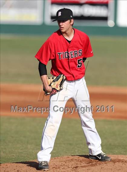 Thumbnail 1 in Bishop Verot vs. Dunnellon (Sarasota Classic) photogallery.