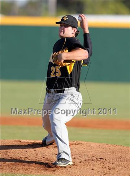 Thumbnail 1 in Bishop Verot vs. Dunnellon (Sarasota Classic) photogallery.