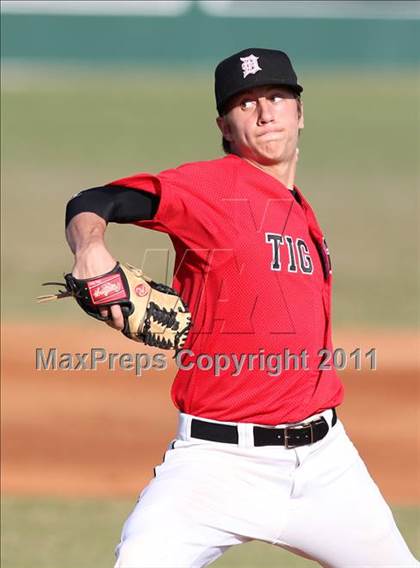 Thumbnail 3 in Bishop Verot vs. Dunnellon (Sarasota Classic) photogallery.