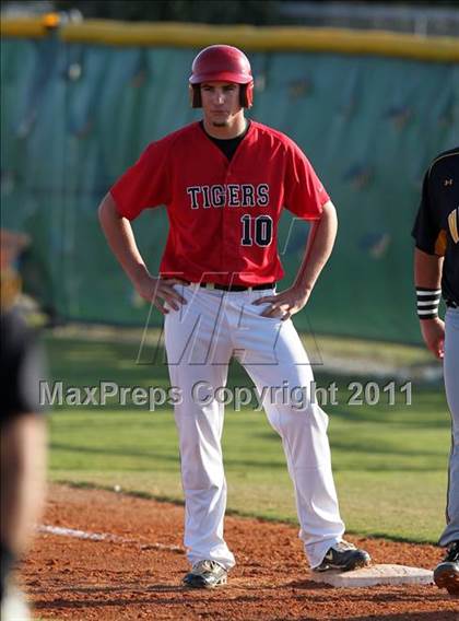 Thumbnail 1 in Bishop Verot vs. Dunnellon (Sarasota Classic) photogallery.
