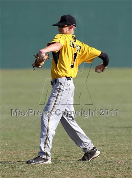 Thumbnail 2 in Bishop Verot vs. Dunnellon (Sarasota Classic) photogallery.