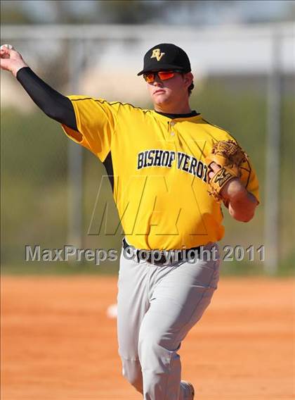 Thumbnail 1 in Bishop Verot vs. Dunnellon (Sarasota Classic) photogallery.