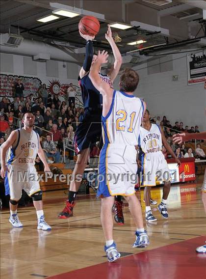 Thumbnail 3 in Ripon Christian vs. Vacaville Christian (CIF SJS D5 Semifinals) photogallery.