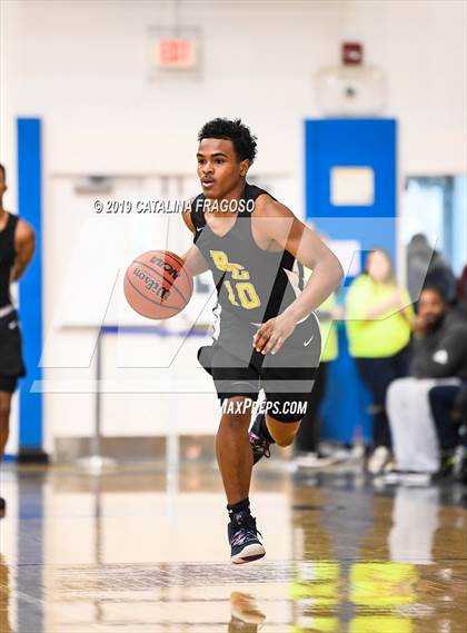 Thumbnail 3 in American History vs. Roselle Catholic (Metro Classic) photogallery.