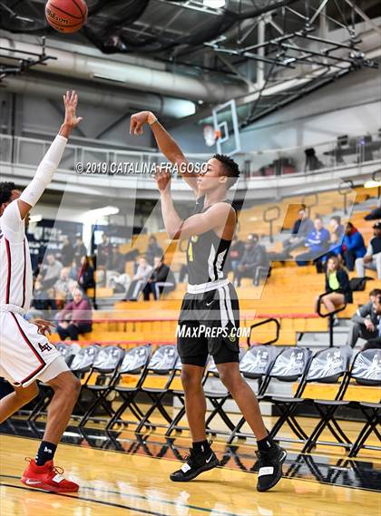 Thumbnail 2 in American History vs. Roselle Catholic (Metro Classic) photogallery.