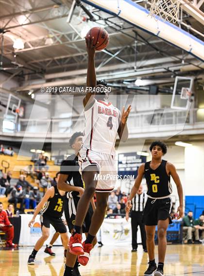 Thumbnail 3 in American History vs. Roselle Catholic (Metro Classic) photogallery.