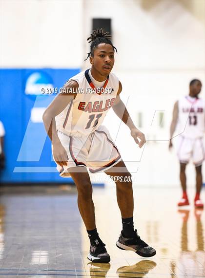 Thumbnail 2 in American History vs. Roselle Catholic (Metro Classic) photogallery.