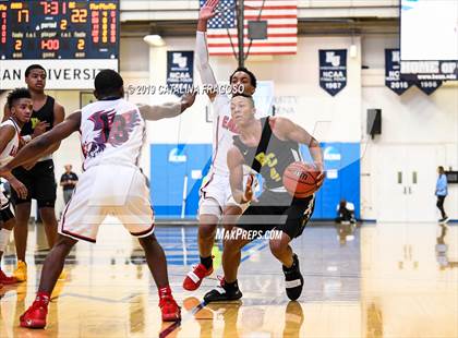 Thumbnail 3 in American History vs. Roselle Catholic (Metro Classic) photogallery.