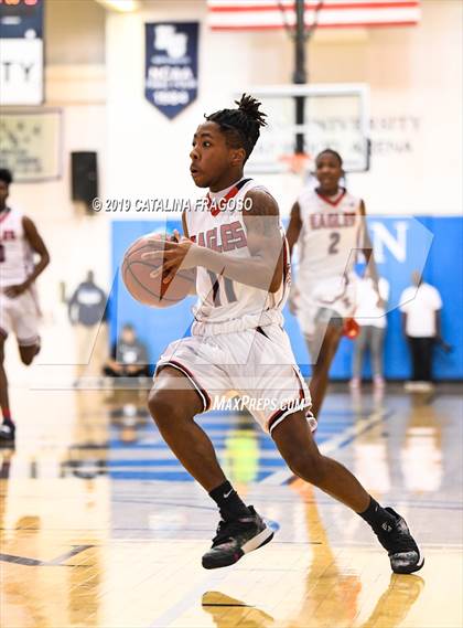 Thumbnail 3 in American History vs. Roselle Catholic (Metro Classic) photogallery.