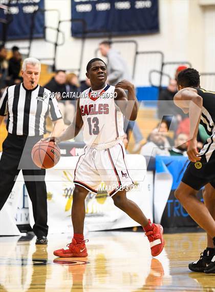 Thumbnail 3 in American History vs. Roselle Catholic (Metro Classic) photogallery.