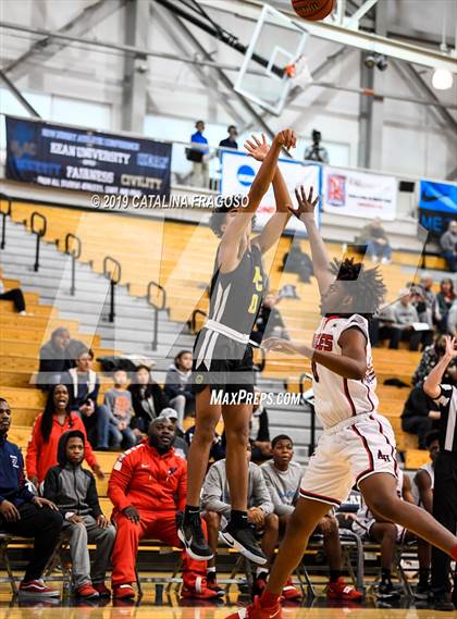 Thumbnail 2 in American History vs. Roselle Catholic (Metro Classic) photogallery.