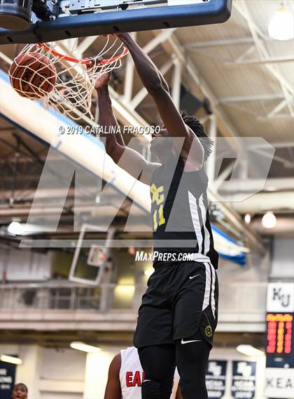Thumbnail 3 in American History vs. Roselle Catholic (Metro Classic) photogallery.