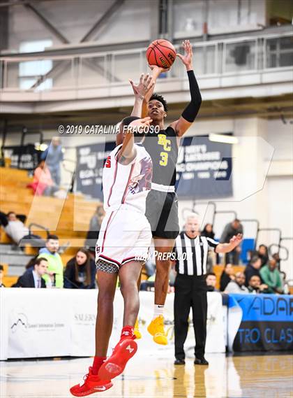 Thumbnail 3 in American History vs. Roselle Catholic (Metro Classic) photogallery.