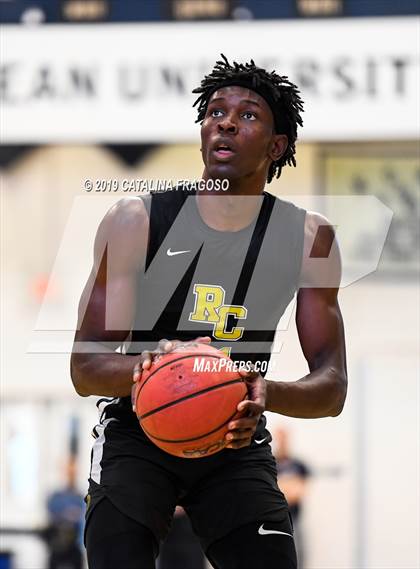 Thumbnail 3 in American History vs. Roselle Catholic (Metro Classic) photogallery.