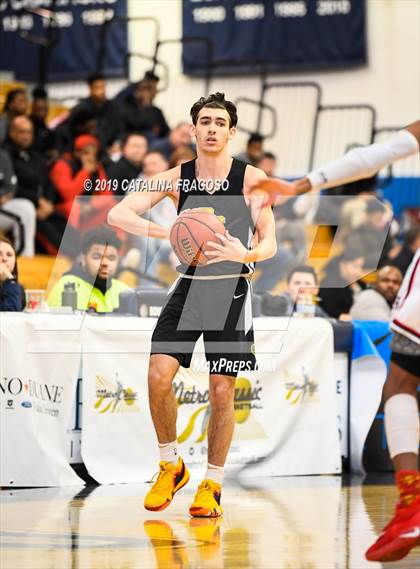 Thumbnail 2 in American History vs. Roselle Catholic (Metro Classic) photogallery.