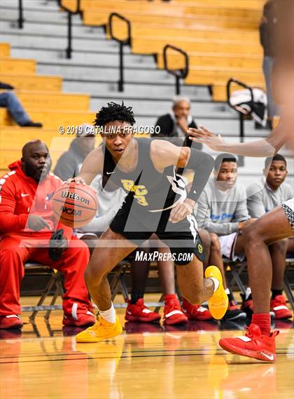 Thumbnail 2 in American History vs. Roselle Catholic (Metro Classic) photogallery.