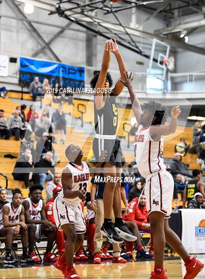Thumbnail 3 in American History vs. Roselle Catholic (Metro Classic) photogallery.
