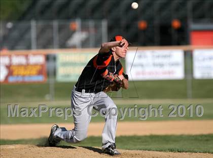 Thumbnail 1 in McHenry vs. Harlem photogallery.