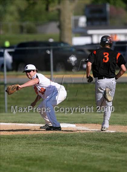 Thumbnail 2 in McHenry vs. Harlem photogallery.
