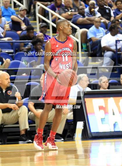 Thumbnail 3 in NCCA East vs. West All-Star Basketball photogallery.