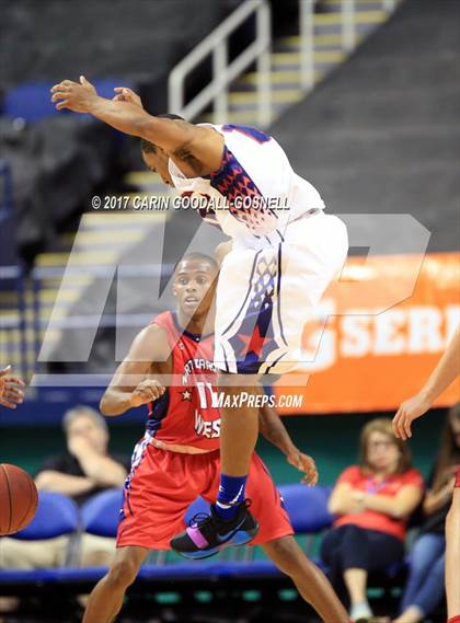 Thumbnail 3 in NCCA East vs. West All-Star Basketball photogallery.