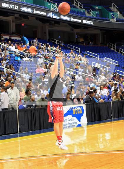 Thumbnail 1 in NCCA East vs. West All-Star Basketball photogallery.