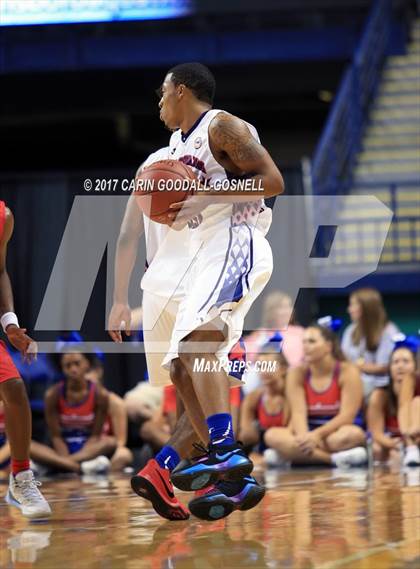 Thumbnail 3 in NCCA East vs. West All-Star Basketball photogallery.