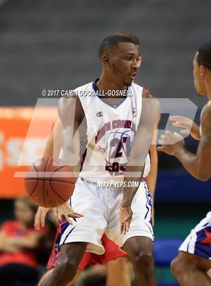 Thumbnail 1 in NCCA East vs. West All-Star Basketball photogallery.