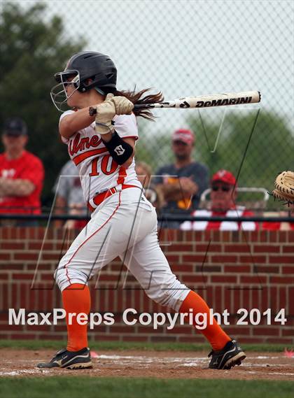 Thumbnail 3 in Van vs. Gilmer (UIL 3A Region II Bi-District Playoff) photogallery.