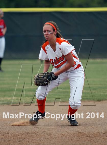 Thumbnail 2 in Van vs. Gilmer (UIL 3A Region II Bi-District Playoff) photogallery.