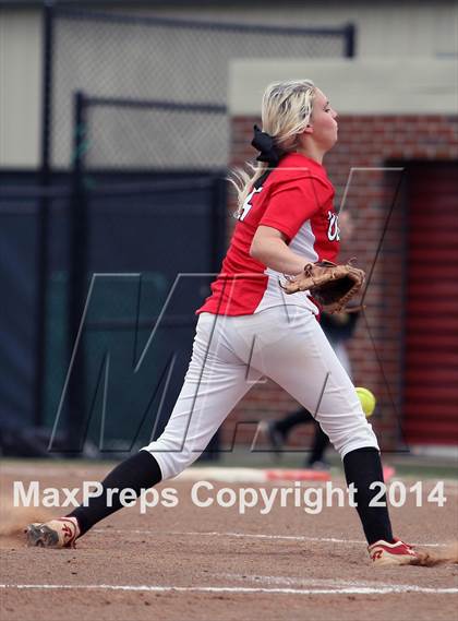 Thumbnail 1 in Van vs. Gilmer (UIL 3A Region II Bi-District Playoff) photogallery.