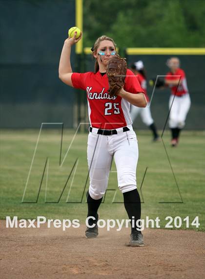 Thumbnail 3 in Van vs. Gilmer (UIL 3A Region II Bi-District Playoff) photogallery.
