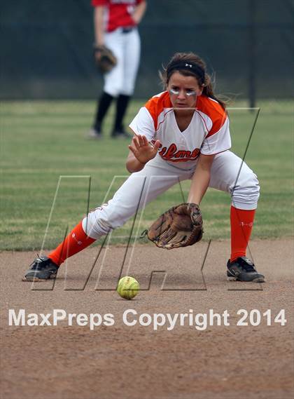 Thumbnail 2 in Van vs. Gilmer (UIL 3A Region II Bi-District Playoff) photogallery.