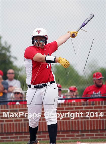 Thumbnail 1 in Van vs. Gilmer (UIL 3A Region II Bi-District Playoff) photogallery.